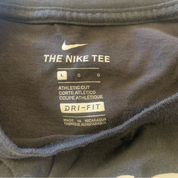 Nike Tee Shirt - Picture 3 of 3